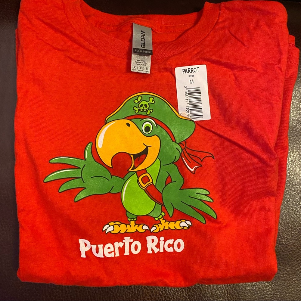 Puerto Rico Size M Gildan Red Parrot Graphic T-Shirt!